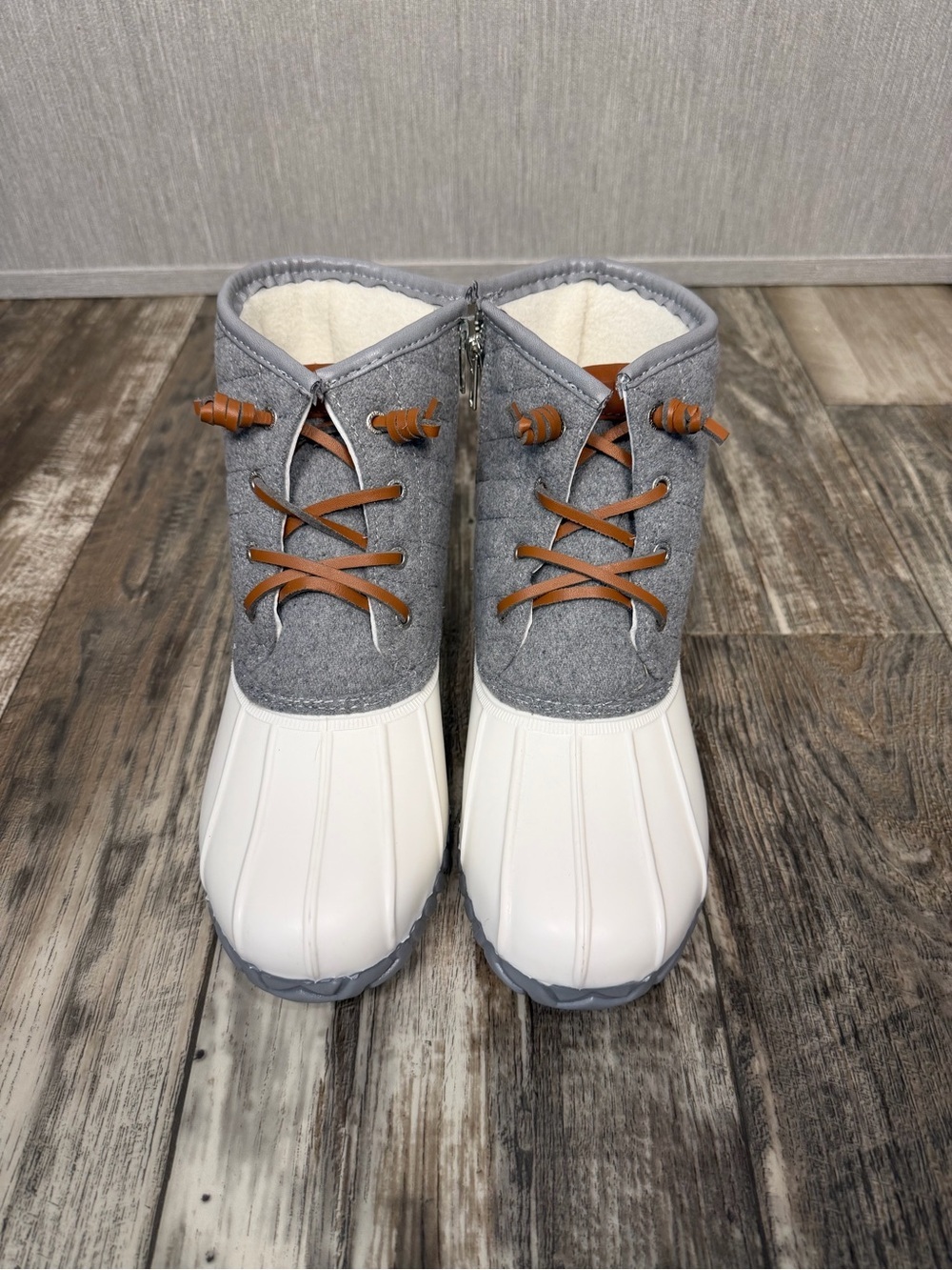 Nautica Gray and White Winter Duck Boots with Tan Laces Size 9
